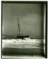 [Wrecked schooner A.M.S. Taunton] [graphic].