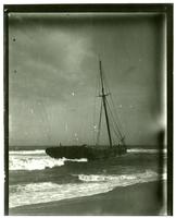 [Wrecked schooner A.M.S. Taunton] [graphic].