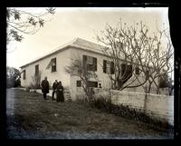 Old Perot House, Heron Bay. Father, Mrs. Dickinson & co[u]s[in] Morris Perot. [Bermuda] [graphic].