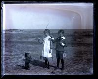 Joe Oglesby & little Margaret Lennig watching Jet beg [Sea Girt, NJ] [graphic].