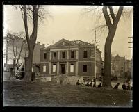 Old Phila[delphia] Library, 5th & Library Sts from Independence Sq[uare] being torn down for Drexel's new building [graphic].