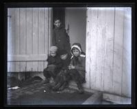 Group at back door of Founder's. Prof[essor] Sharpless' 3 children, [Helen, Amy and Fredric], & Eddie Thomas, [Haverford College] [graphic].