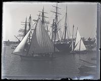 Off for the regatta. View of landing steps, foot of Queen St., Hamilton, [Bermuda] [graphic].