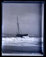 [Wrecked schooner A.M.S. Taunton] [graphic].