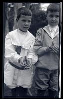 [Elliston Perot Morris Jr. and Marriott Canby Morris Jr. holding birds, Sea Girt] [graphic].