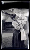 [Jane Morris holding Janet Morris, 131 W. Walnut Lane] [graphic].