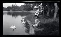 [Elliston Perot Morris Jr. and Marriott Canby Morris Jr. with toy sailboats, Wreck Pond, Sea Girt, NJ] [graphic].