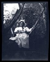 [Jane Rhoads Morris holding an oar, Atsion River, New Jersey] [graphic].