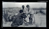[Jane Rhoads Morris, Elliston Perot Morris Jr., Marriott Canby Morris Jr., and Janet Morris among dune grass] Sea Girt, NJ [graphic].