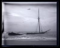 [Wrecked schooner A.M.S. Taunton] [graphic].