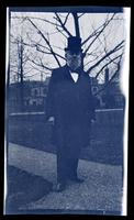 [Man in top hat, W. Walnut Lane] [graphic].