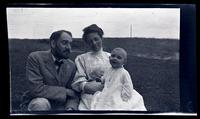 [Portrait of Thomas C. Potts, Ethel Rhoads Potts, and Sarah Rhoads Potts], Sea Girt, NJ [graphic].