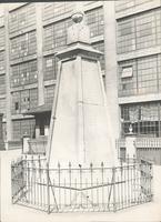 N.W. 23 and Market Sts. Monument. [graphic].