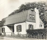 [Bungalow-style residence near a row of hedges, unidentified location, Philadelphia] [graphic].