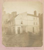 Old house on the southeast corner of Fifth and Spruce Street. [graphic] / Photograph by Richards.