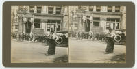 [Crowd outside the Evening Telegraph office, Betz Building, South Broad Street, Philadelphia]