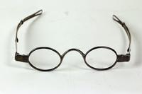 Oval spectacles