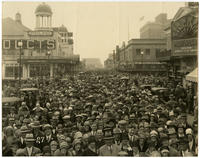 [Crowd on the Atlantic City boardwalk near the Steel Pier]