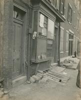 1036 N. Front St. showing fracture in front wall caused by pile driver, October 26, 1915.