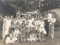 Outdoor group portrait of men, women, and children, Philadelphia.