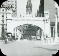 [Peace Jubilee, Triumphal Arch and Court of Honor, looking north from Walnut Street.]