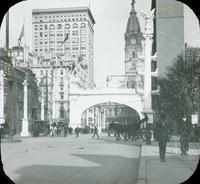 [Peace Jubilee, Triumphal Arch and Court of Honor, looking north from Walnut Street.]